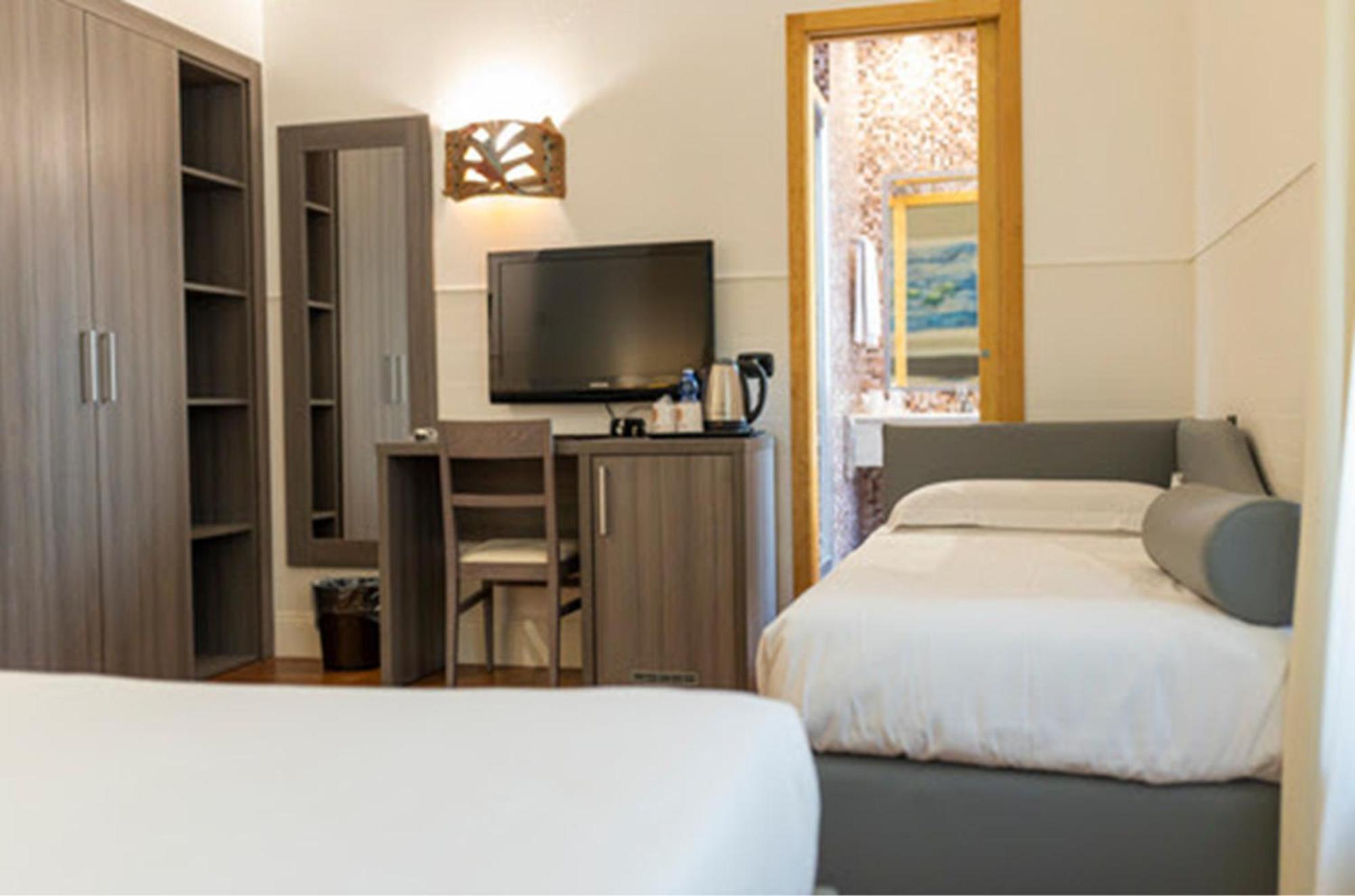 Hotel Aphrodite Рим Екстериор снимка